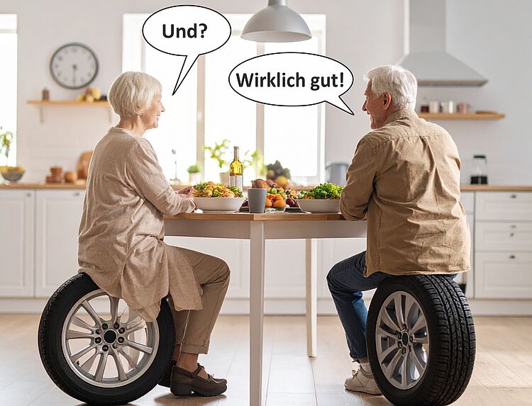 DRK Meppen Essen auf Rädern Älteres Ehepaar sitzt auf Rädern beim Mittagessen