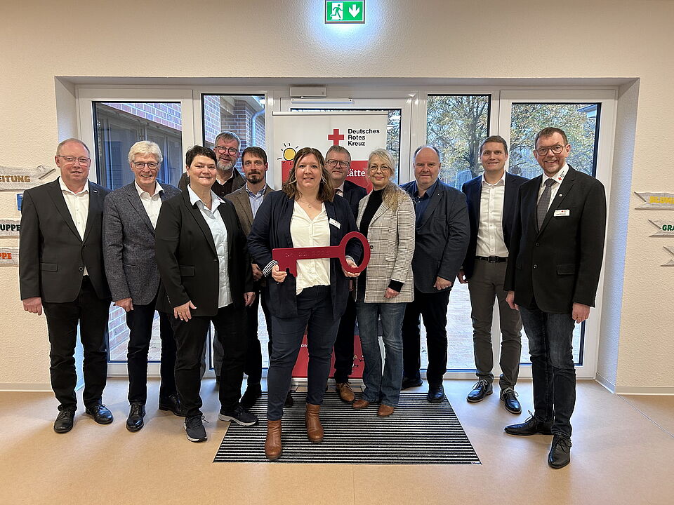 Vertreter vom DRK, Politik, Verwaltung und Planung bei der offiziellen Einweihung