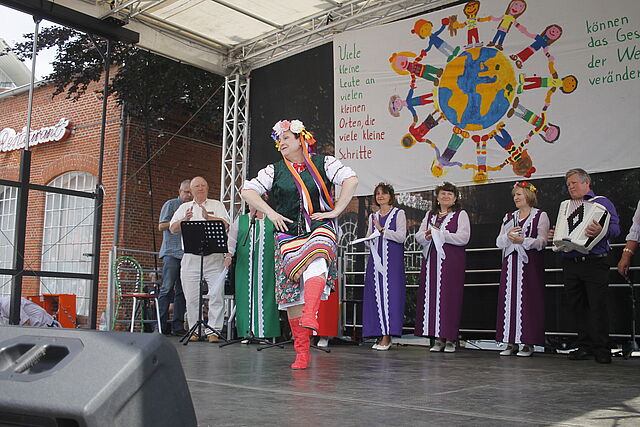 Moldawische Tanzgruppe auf dem Internationalen Fest in Papenburg