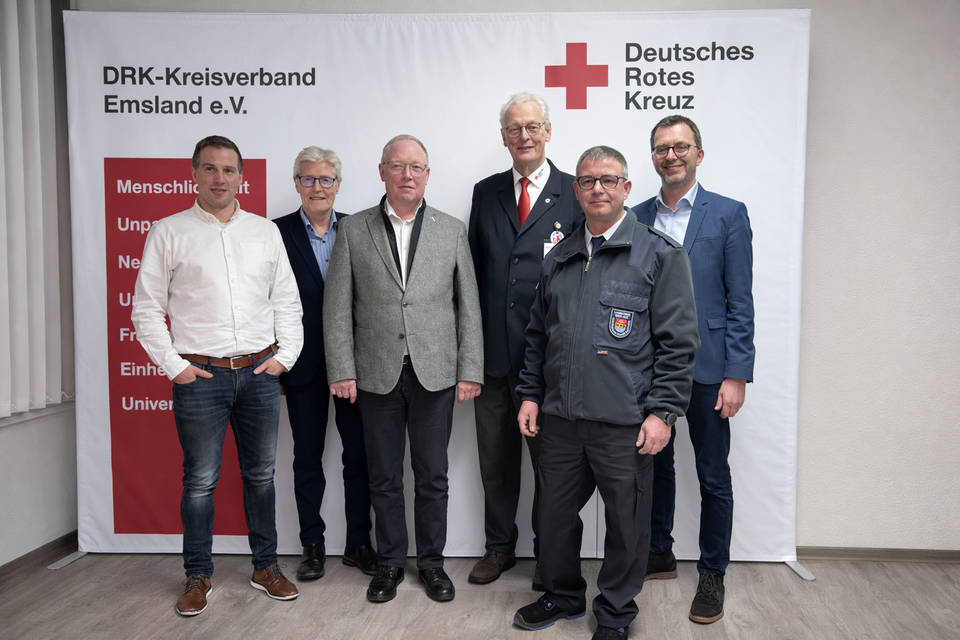 Vertreter von Landkreis, Feuerwehr und DRK