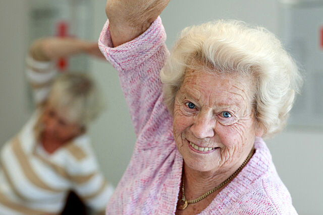 Seniorinnen beim Tanzen