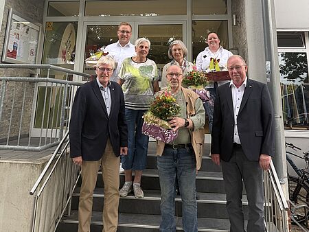 Jubilare im Ehren amt des DRK-Ortsverein Lingen mit Präsident und 1. Vorsitzenden vom DRK-Kreisverband Emsland