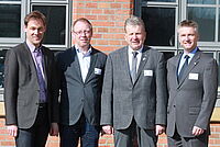 Der Lingener Dieter Sturm (links) eröffnete die VG Land des DRK Niedersachsen, an dem unter anderem DRK Niedersachsen-Geschäftsführer Ralf Selbach (rechts) sowie Thomas Hövelmann und Christof Witschen, Vorstände des DRK Emsland, teilnahmen. 