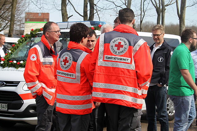 Gruppe jugendlicher DRK Mitglieder